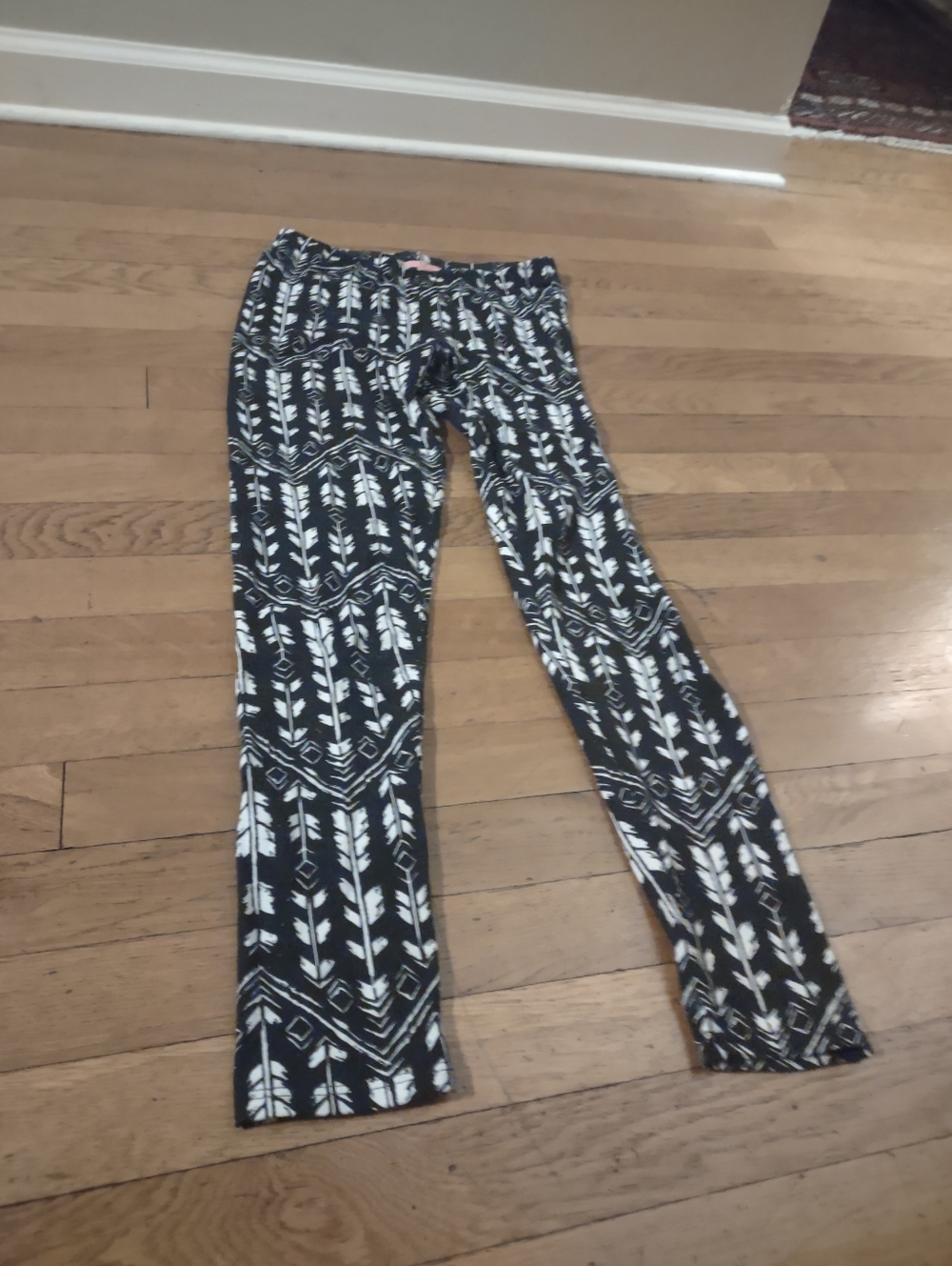 vintage 2000s black and white aztec print leggings from sugar high size medium